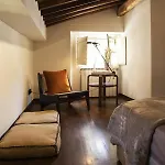 La Mansardina Beccheria Central Apartment 1 Double Bedroom, 1 Sofa Bed