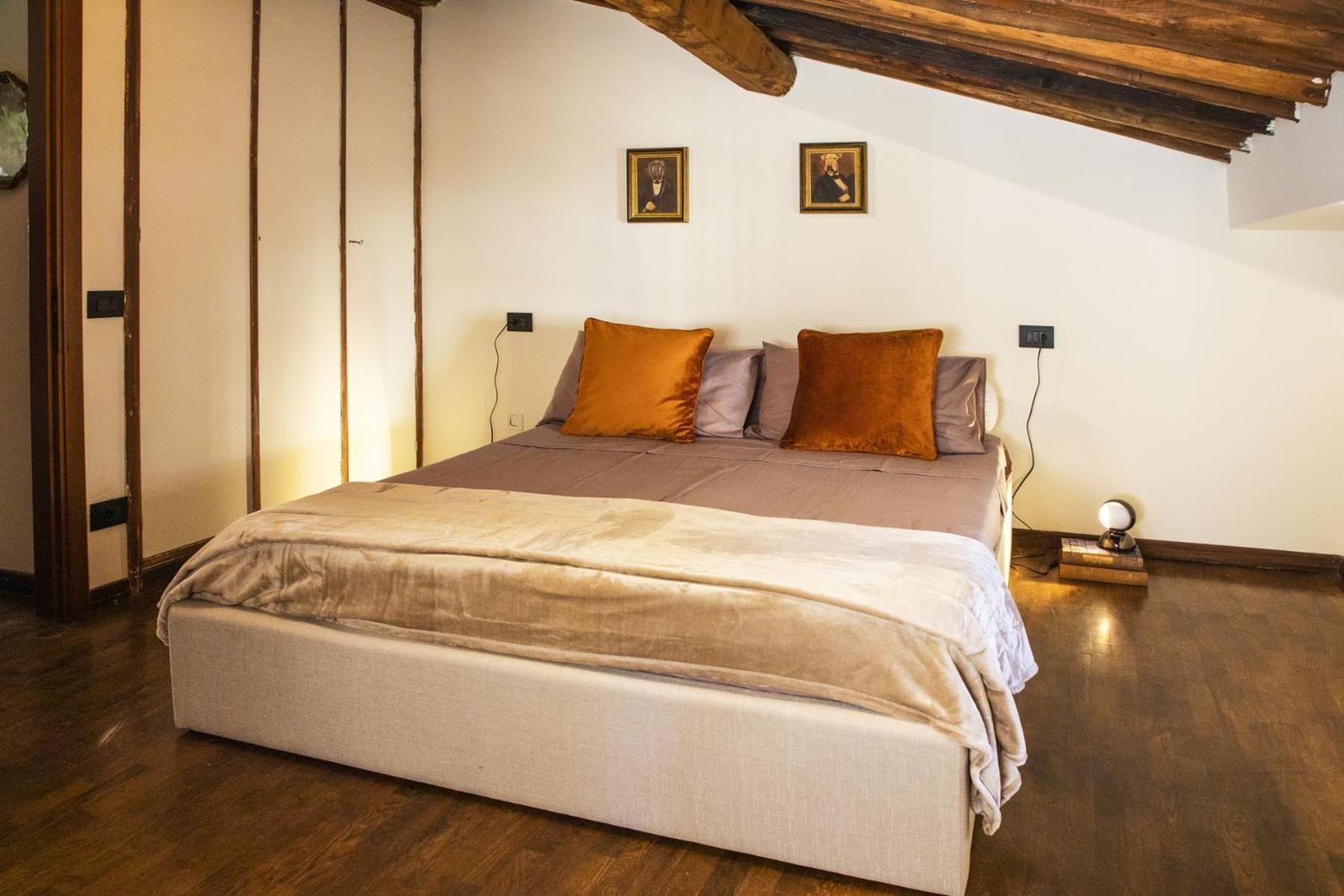 La Mansardina Beccheria 1 Double Bedroom, 1 Sofa Bed Lucca